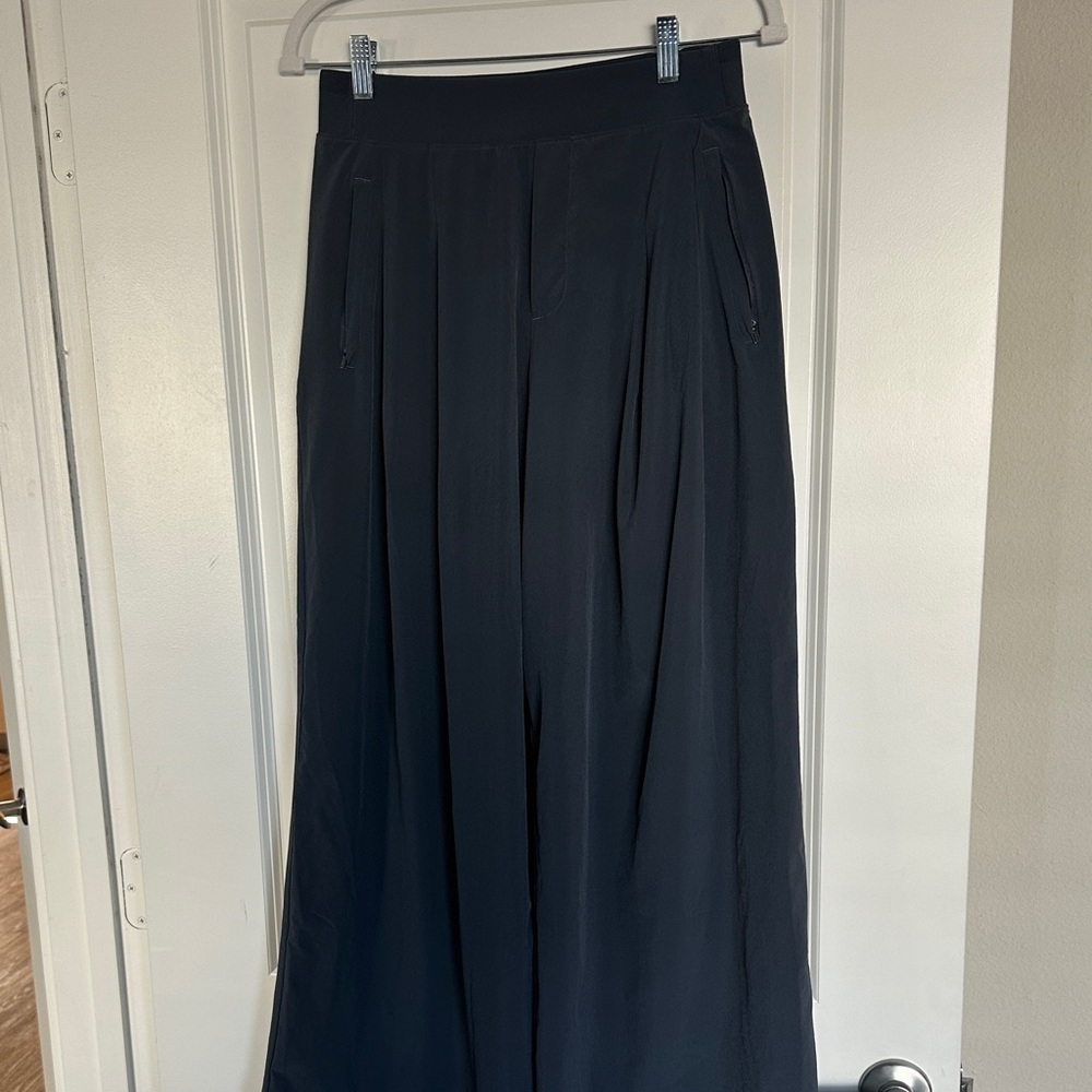 Athleta Gray lightweight Fabric Pants